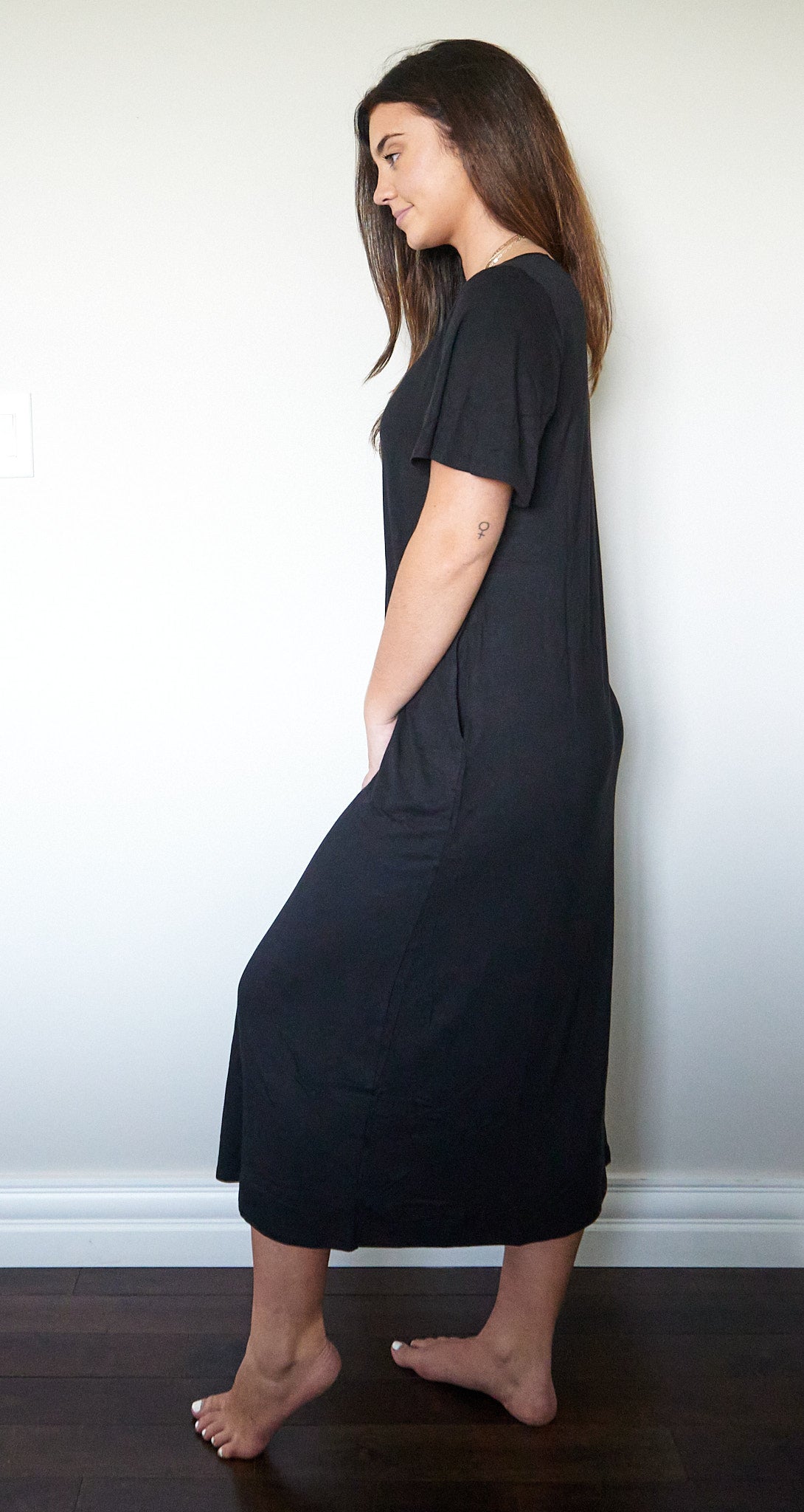 Short Sleeve Midi Dress with Pockets - Black